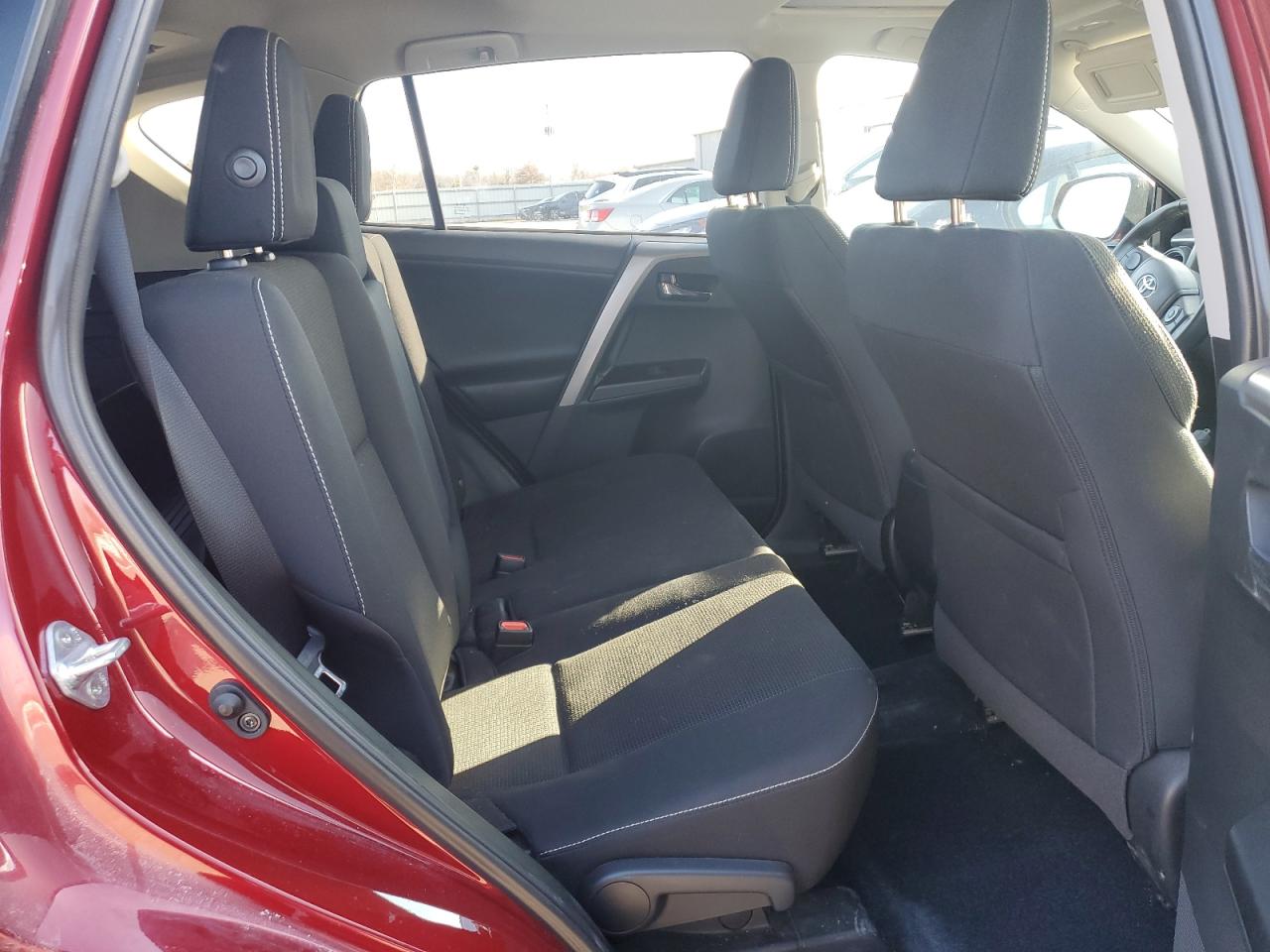 2018 Toyota RAV 4 - Image 11