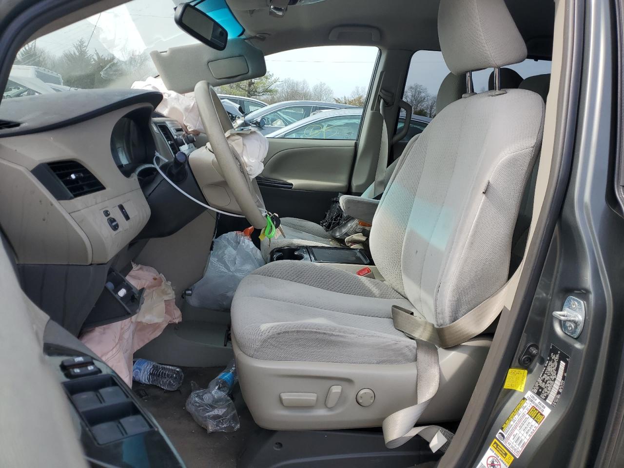 2012 Toyota Sienna - Image 7