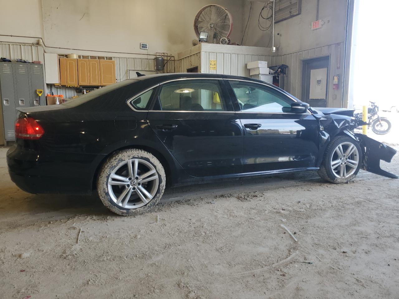 2014 Volkswagen Passat - Image 3