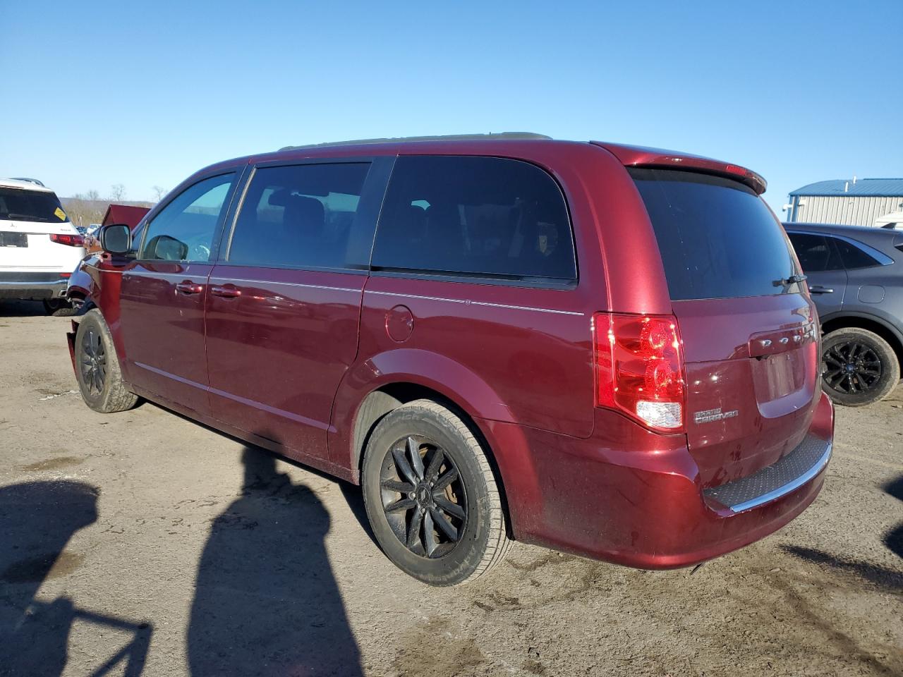 2019 Dodge Caravan - Image 2