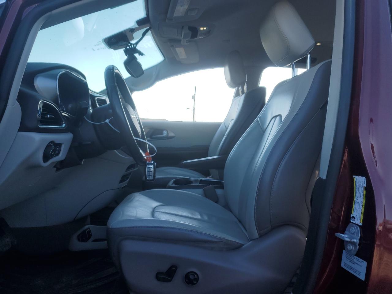 2017 Chrysler Pacifica - Image 7