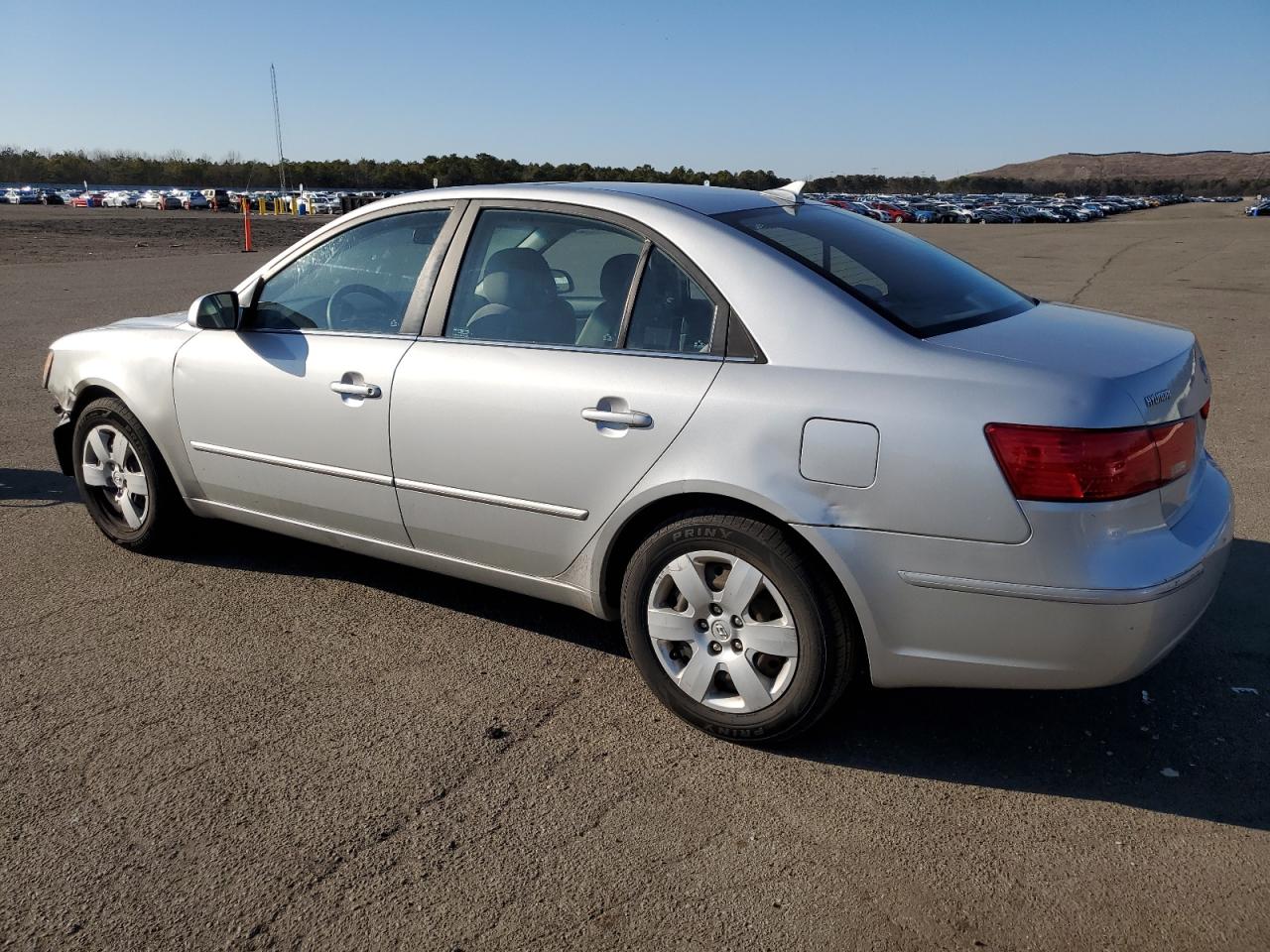 2009 Hyundai Sonata - Image 2