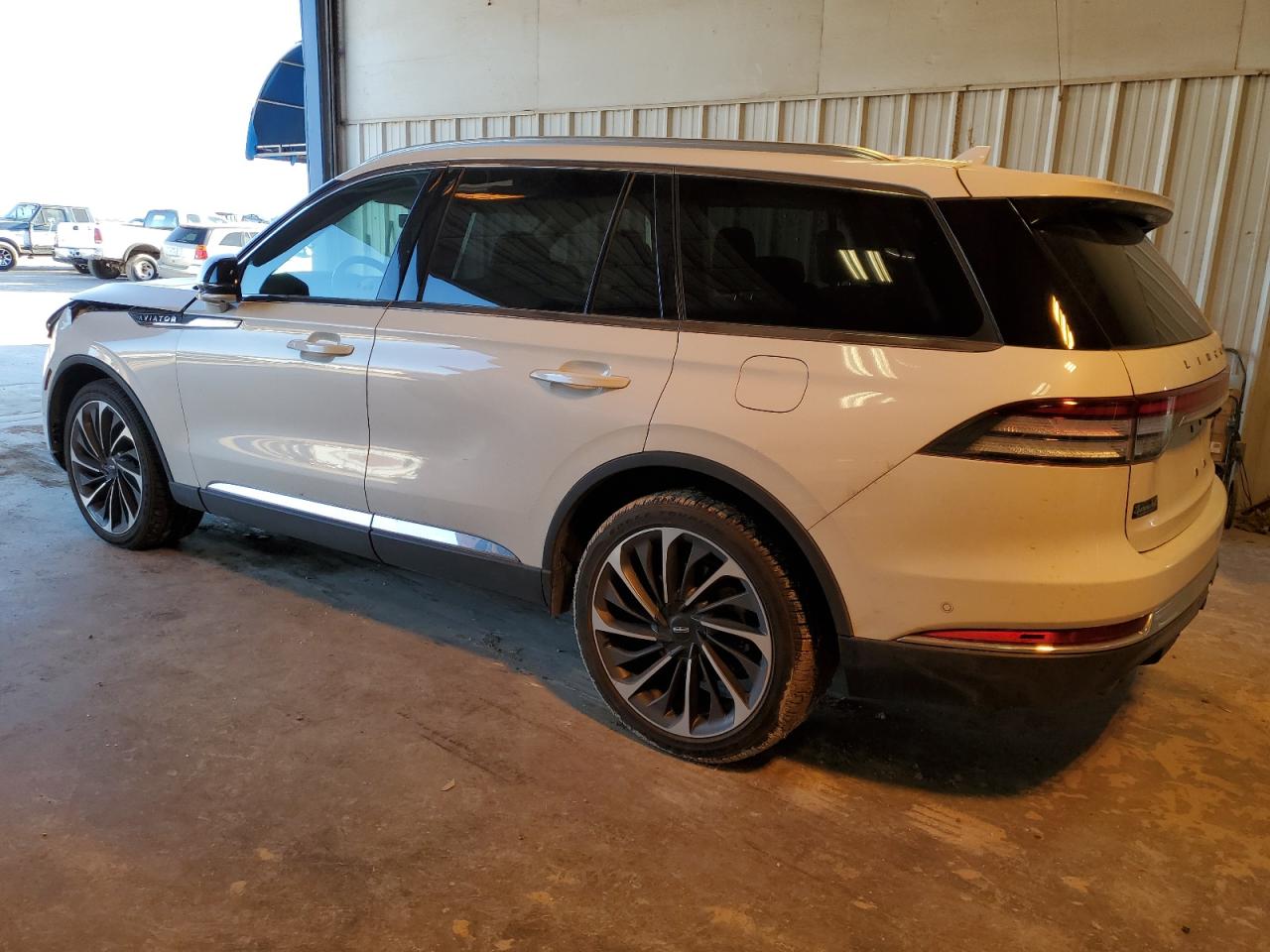 2020 Lincoln Aviator - Image 2