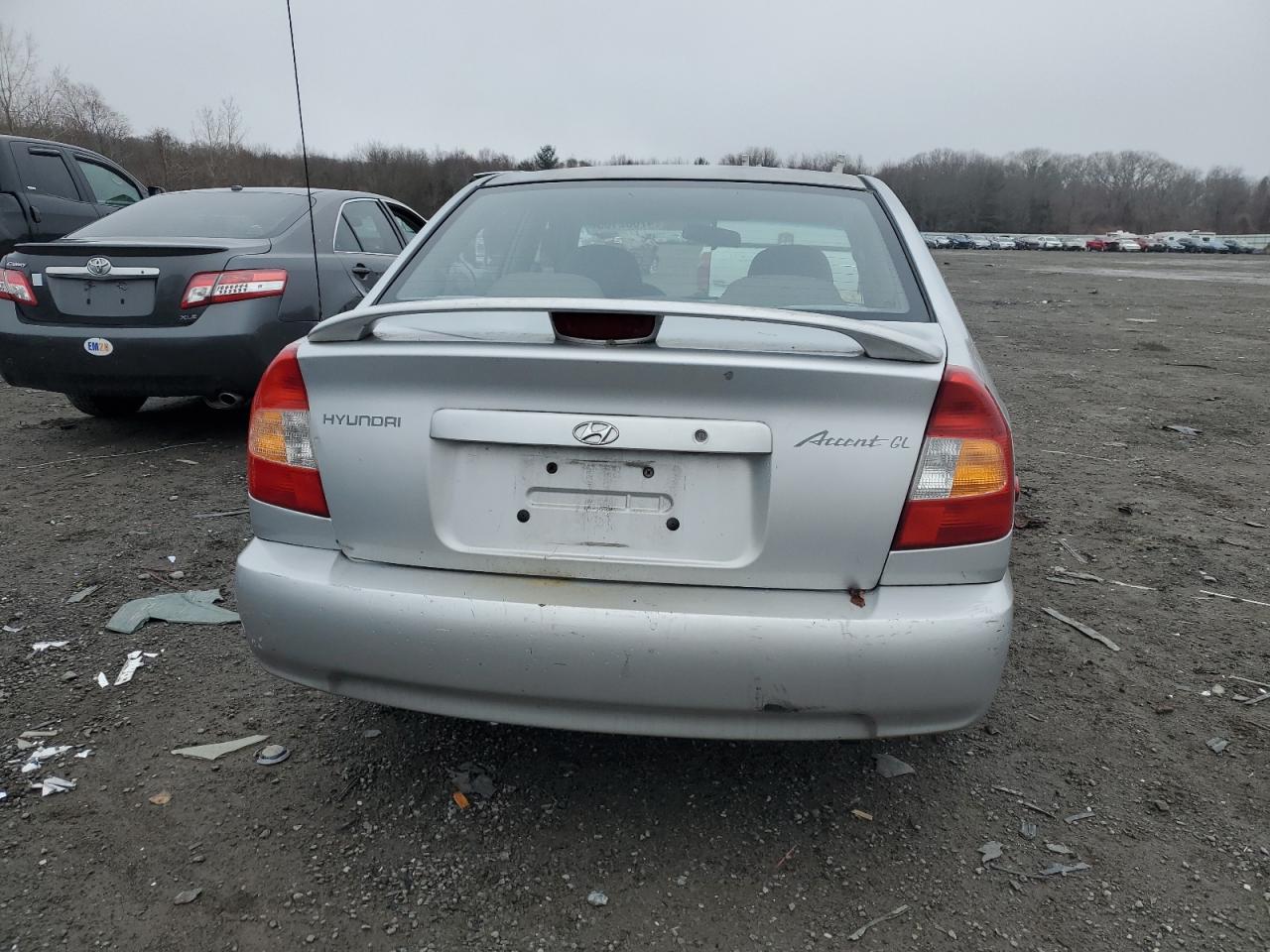 2002 Hyundai Accent - Image 6