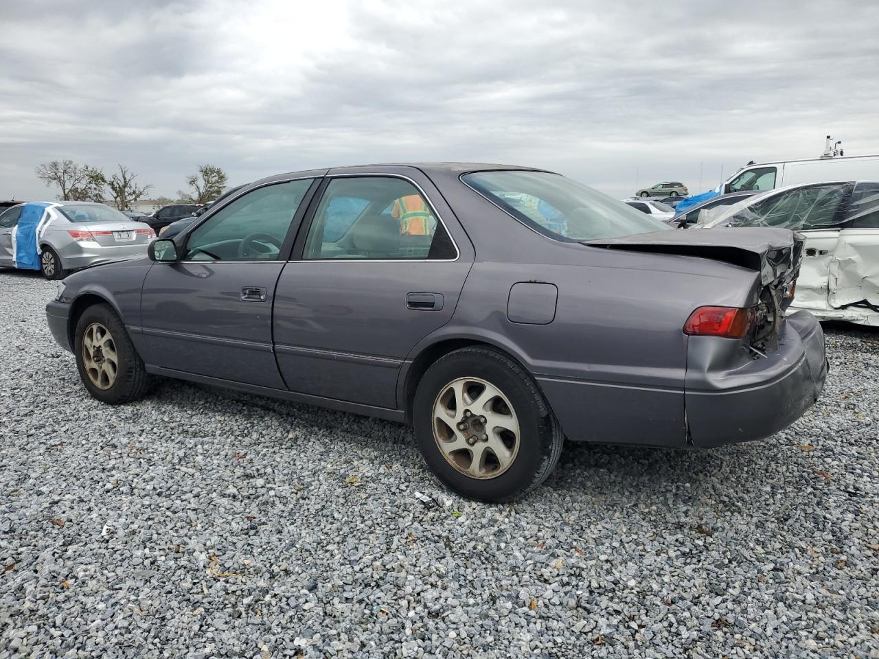 1998 Toyota Camry - Image 2