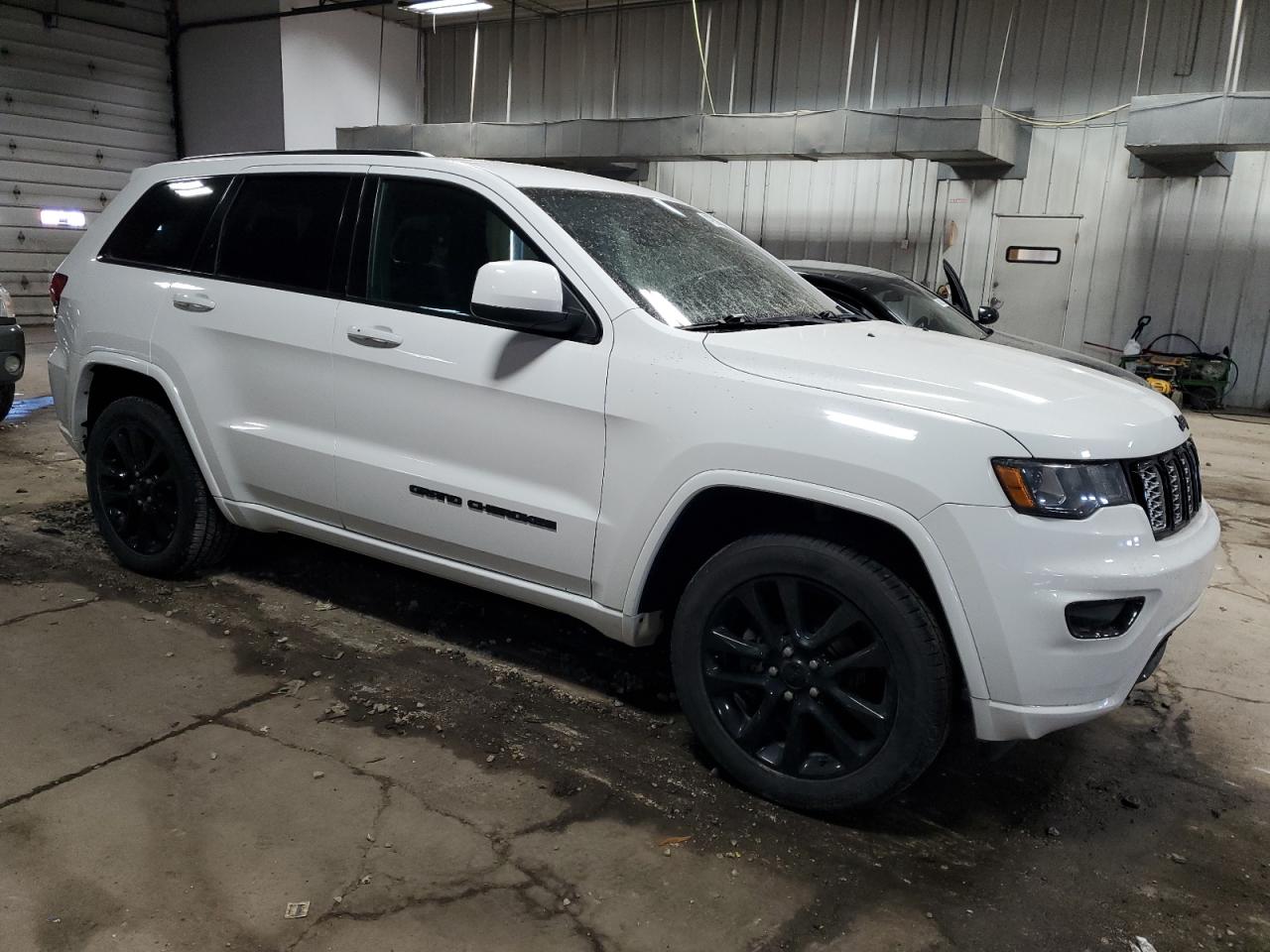 2017 Jeep Grand Cherokee - Image 4