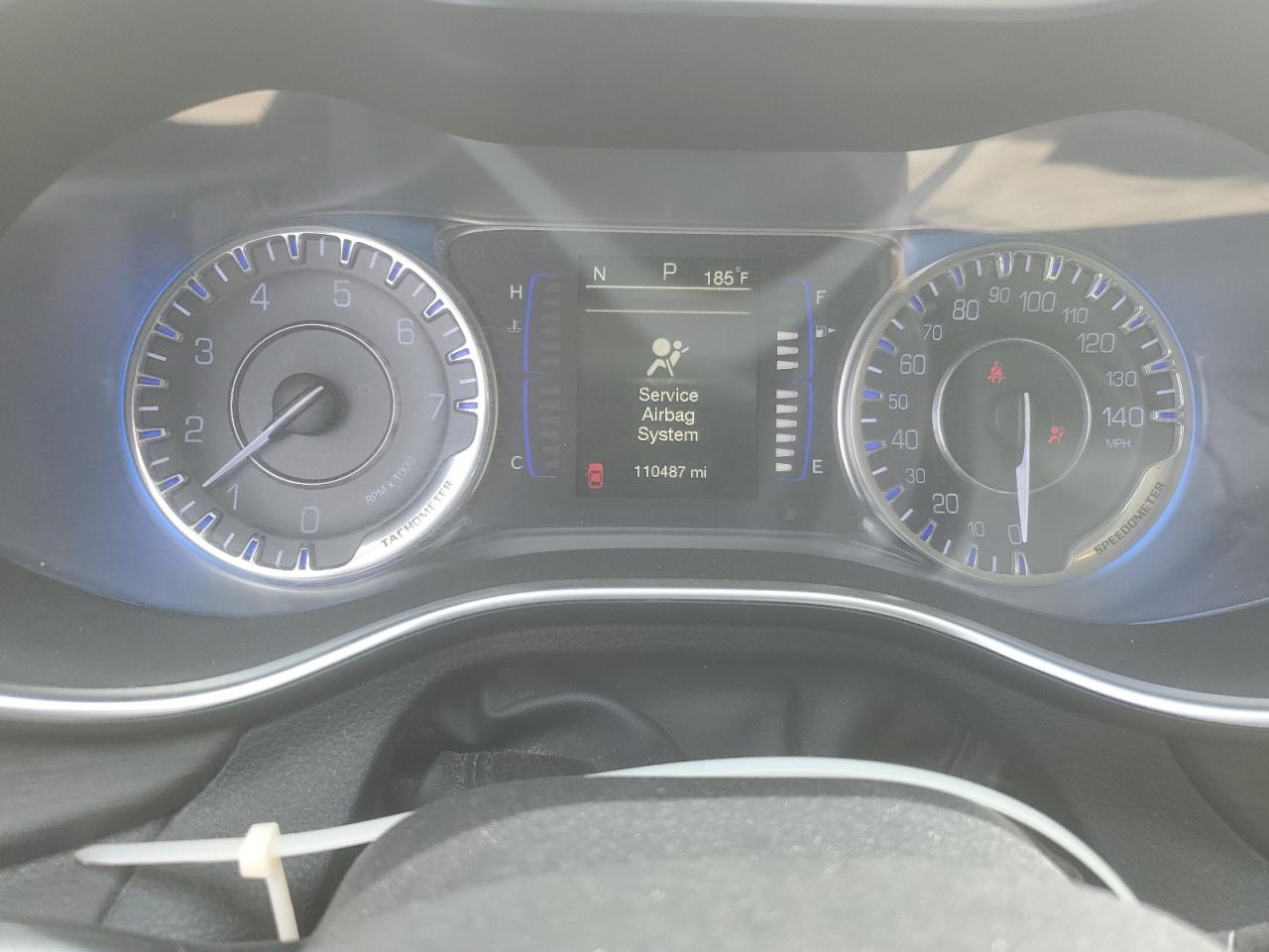 2016 Chrysler 200 - Image 9