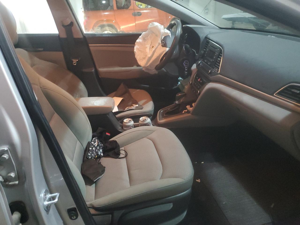 2017 Hyundai Elantra - Image 7