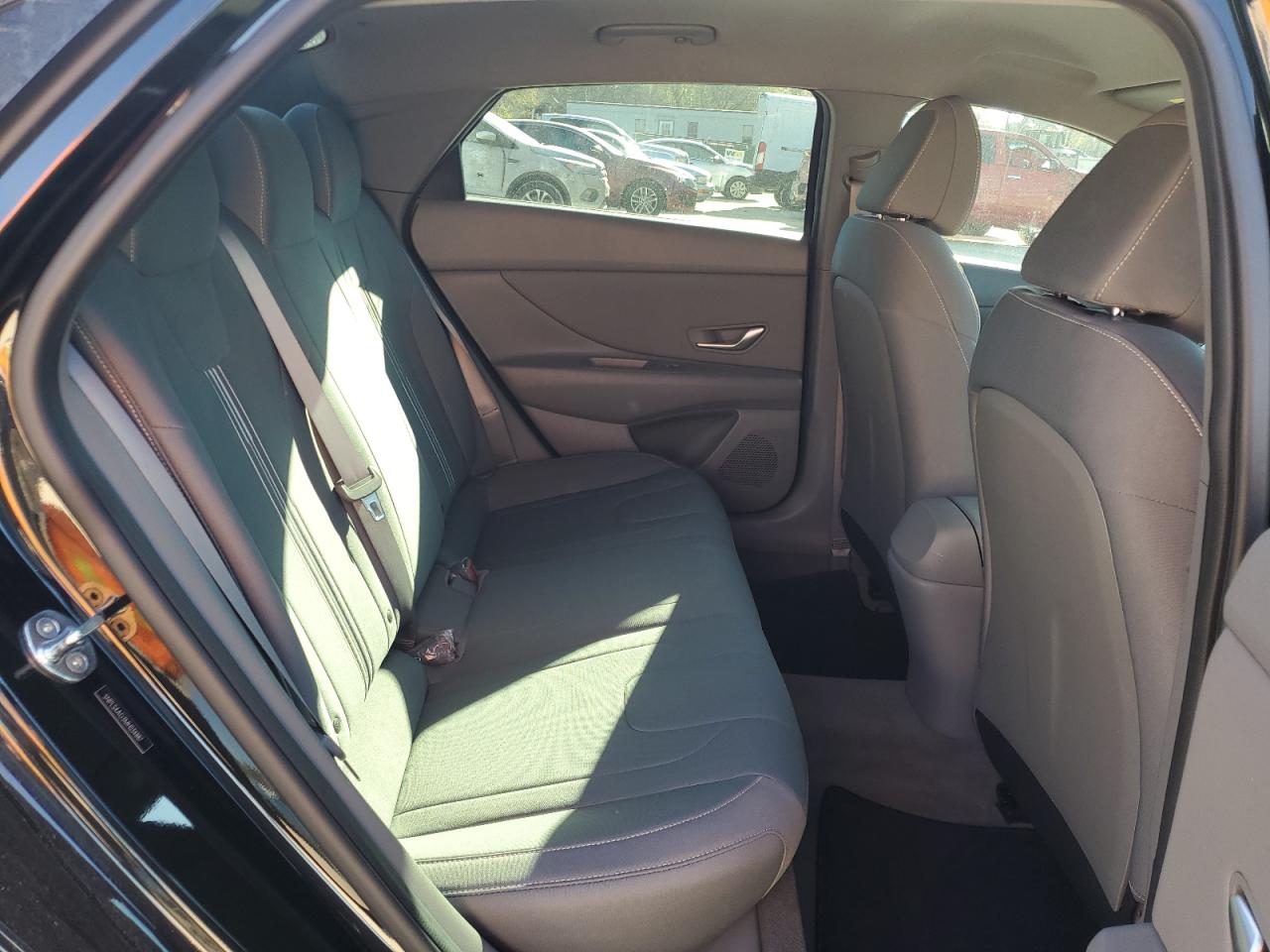2021 Hyundai Elantra - Image 10