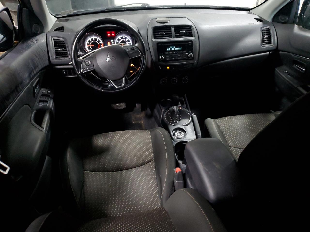 2016 Mitsubishi Outlander - Image 8