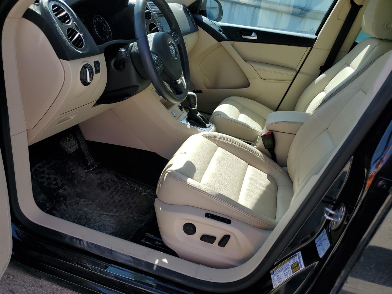 2017 Volkswagen Tiguan - Image 7