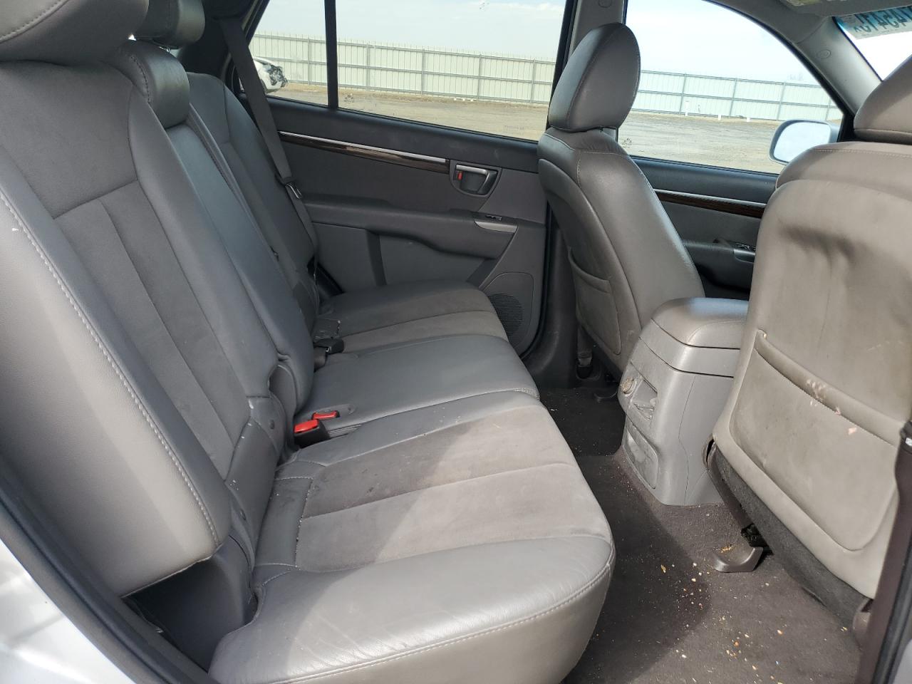 2011 Hyundai Santa Fe - Image 11