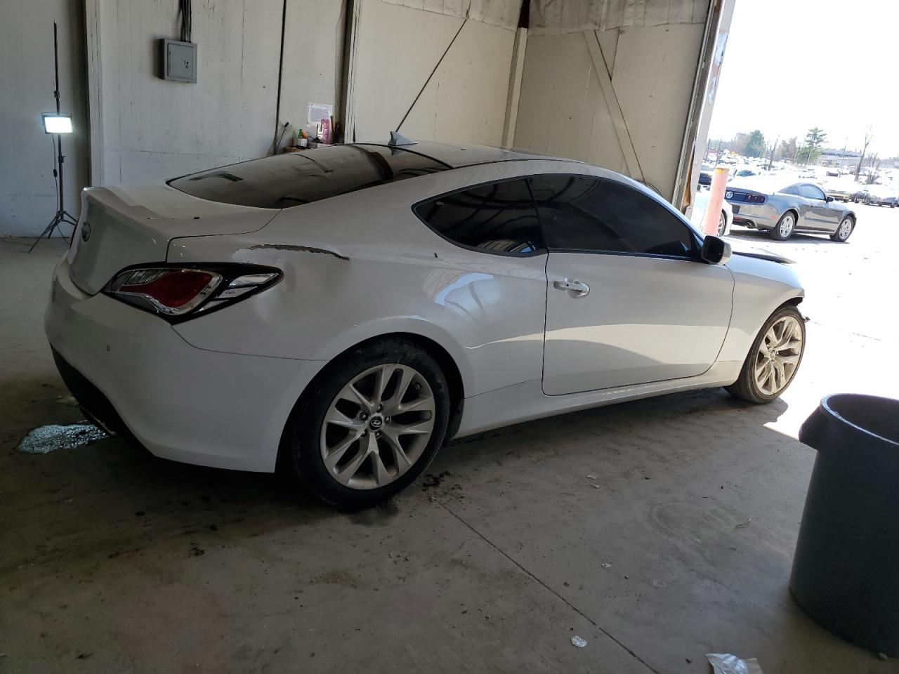 2014 Hyundai Genesis - Image 3