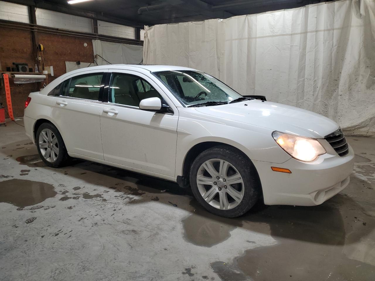 2010 Chrysler Sebring - Image 4