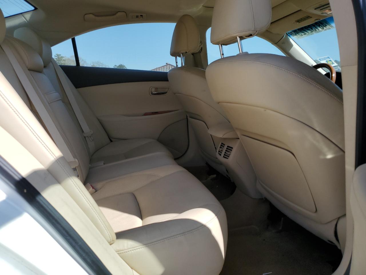 2010 Lexus ES - Image 11