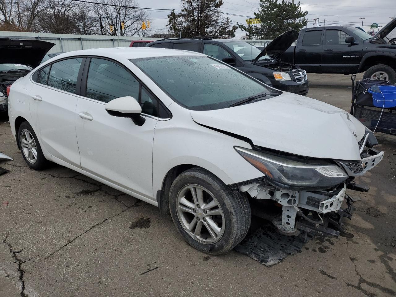 2017 Chevrolet Cruze - Image 4