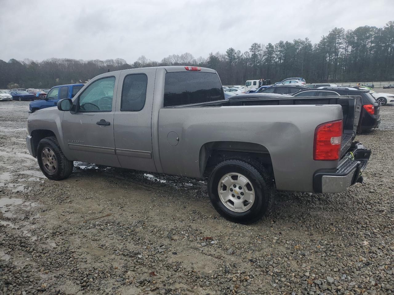 2013 Chevrolet Silverado - Image 2
