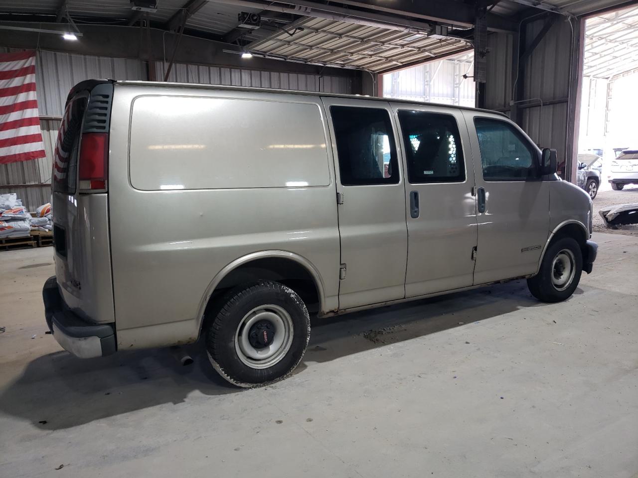 2001 GMC Savana - Image 3