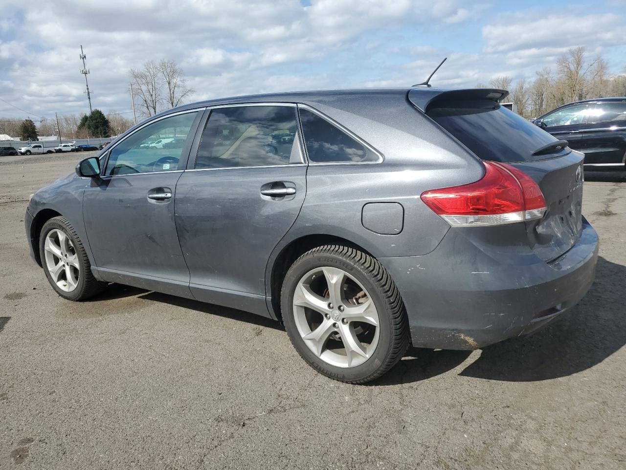 2010 Toyota Venza - Image 2