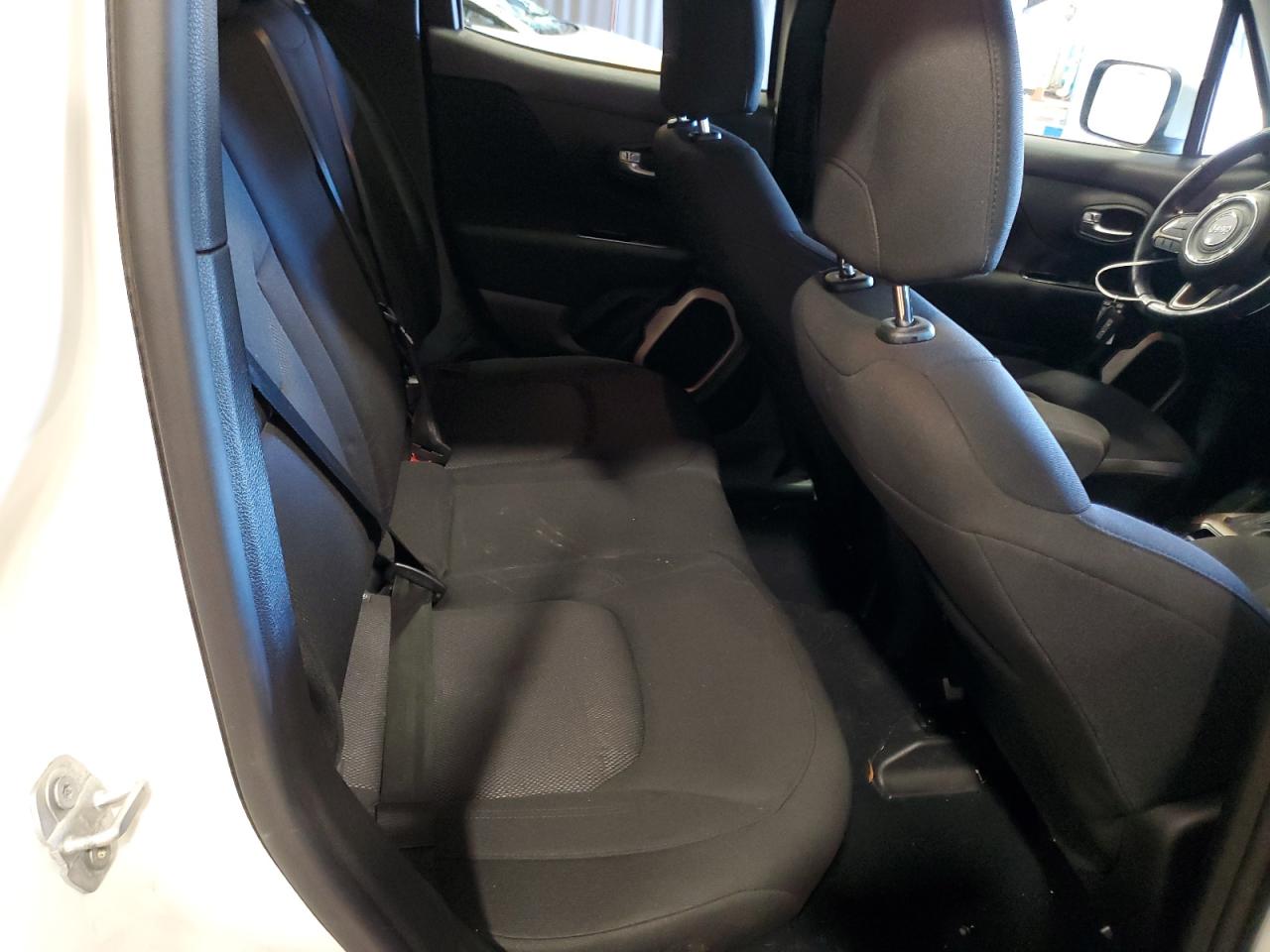 2017 Jeep Renegade - Image 11