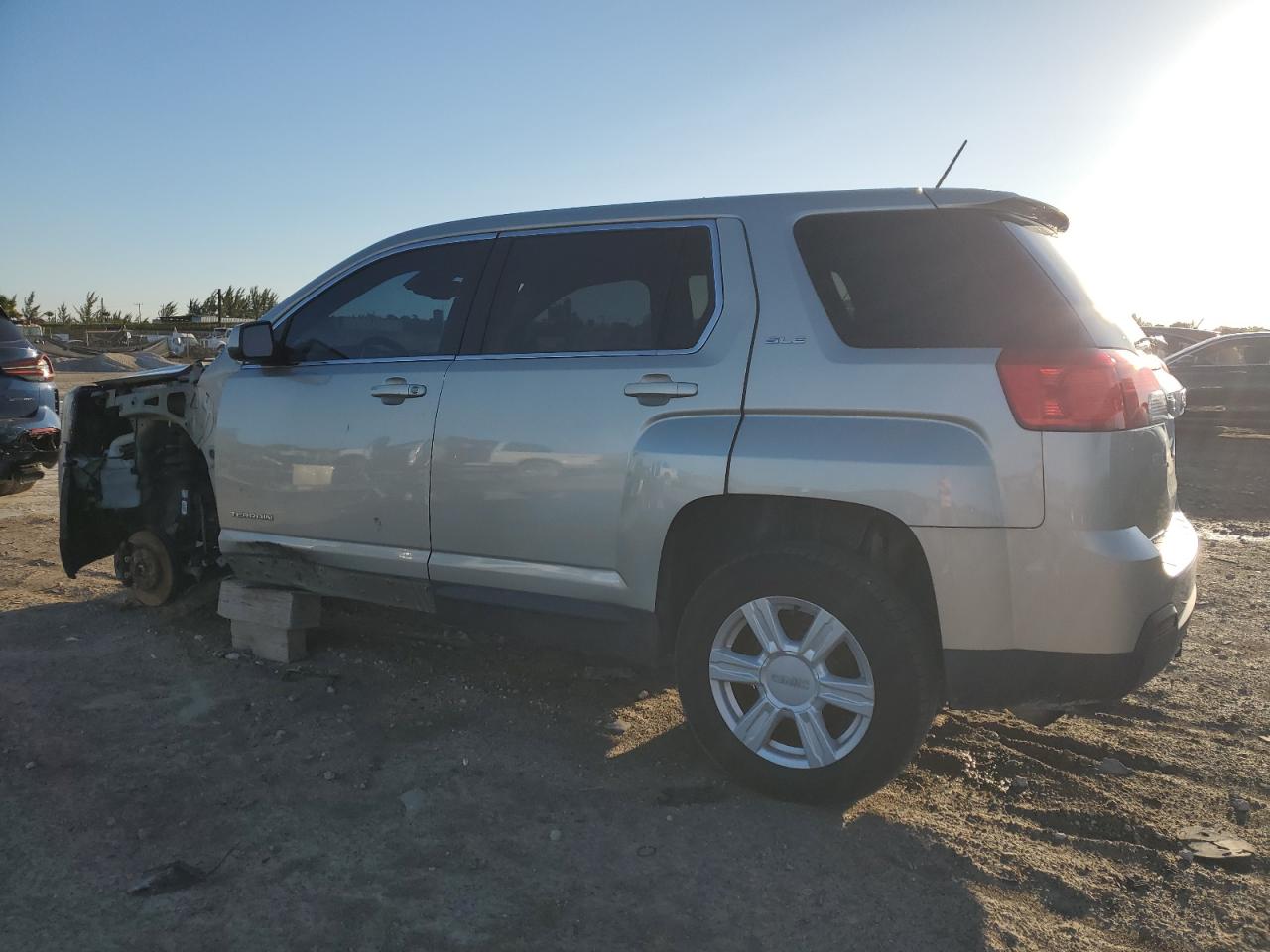 2015 GMC Terrain - Image 2