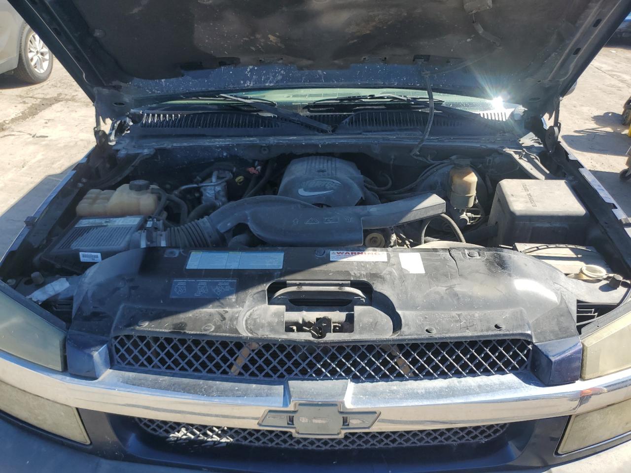 2002 Chevrolet Avalanche - Image 11