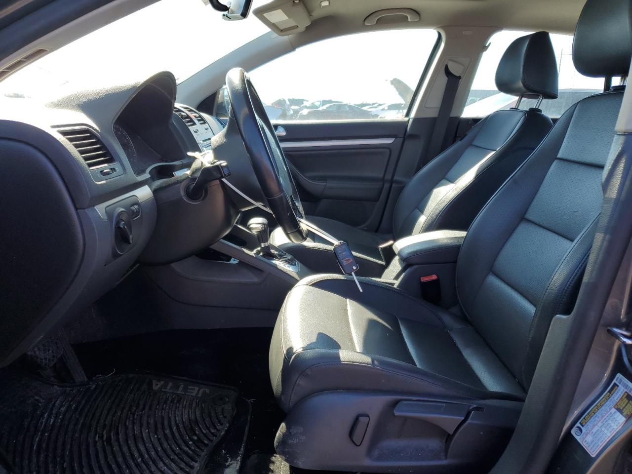 2009 Volkswagen Jetta - Image 7