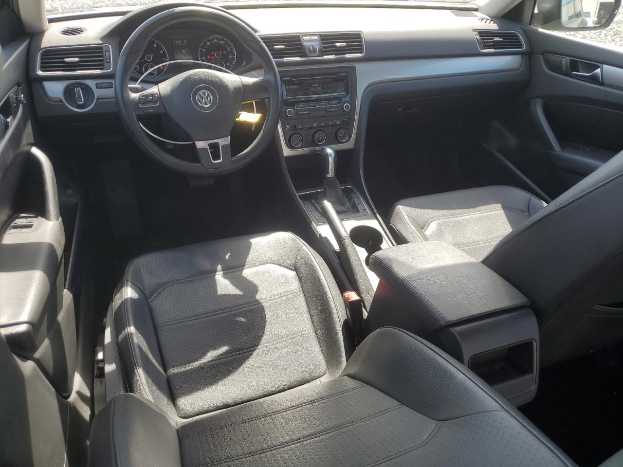 2015 Volkswagen Passat - Image 8