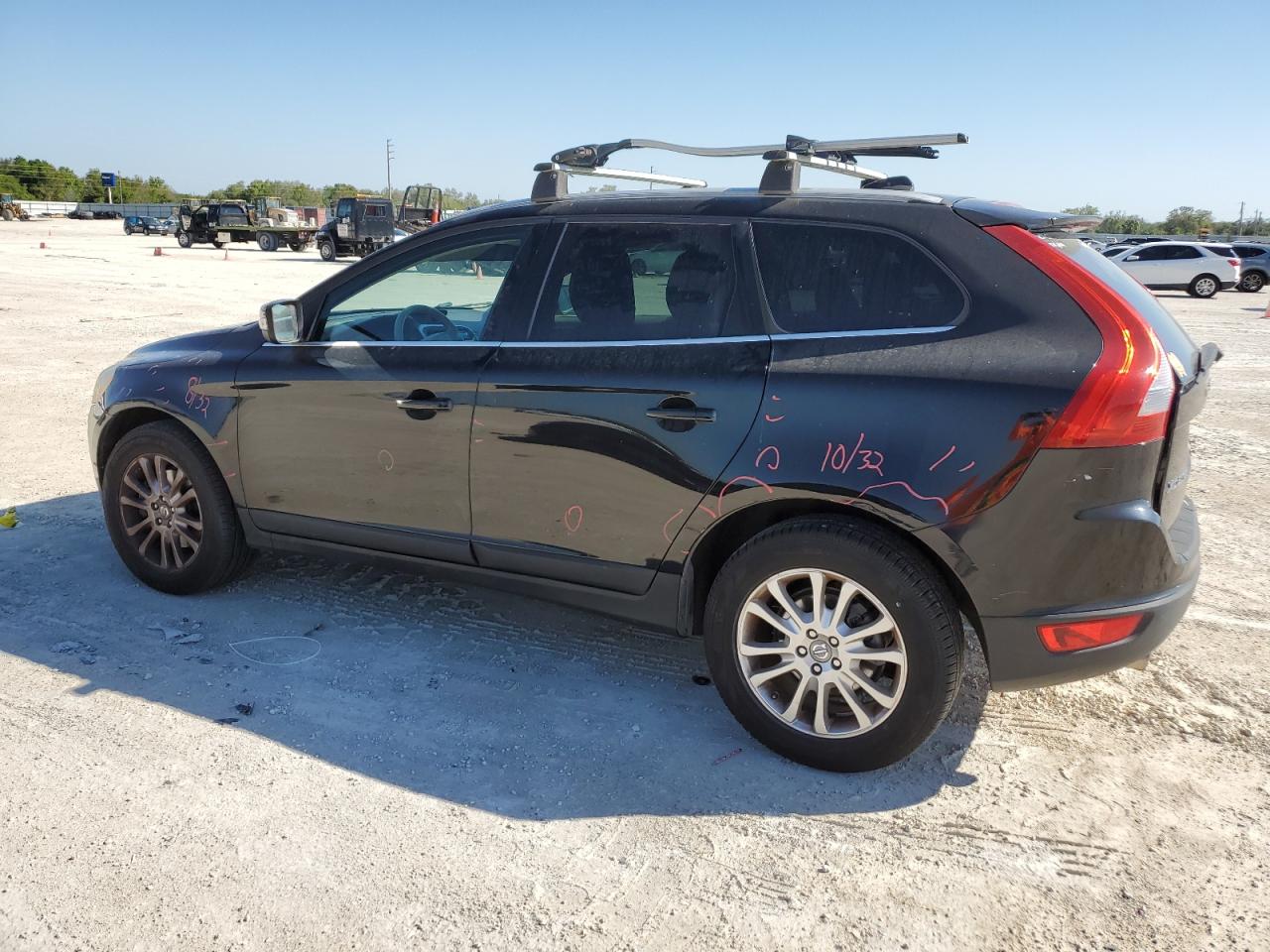 2010 Volvo XC60 - Image 2