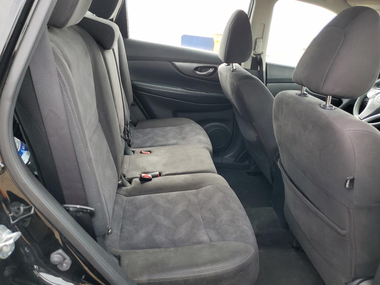 2015 Nissan Rogue - Image 11
