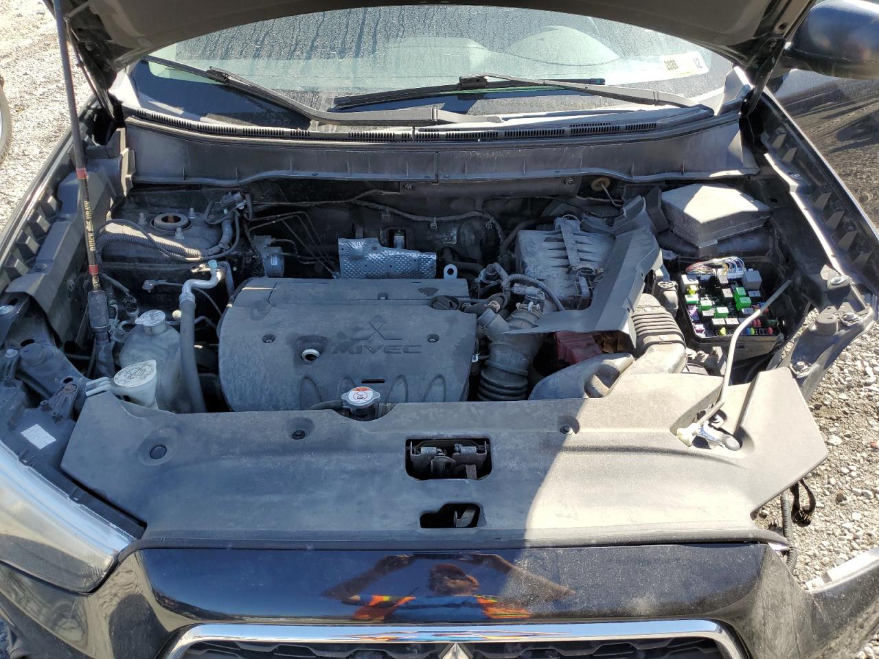 2014 Mitsubishi Outlander - Image 12