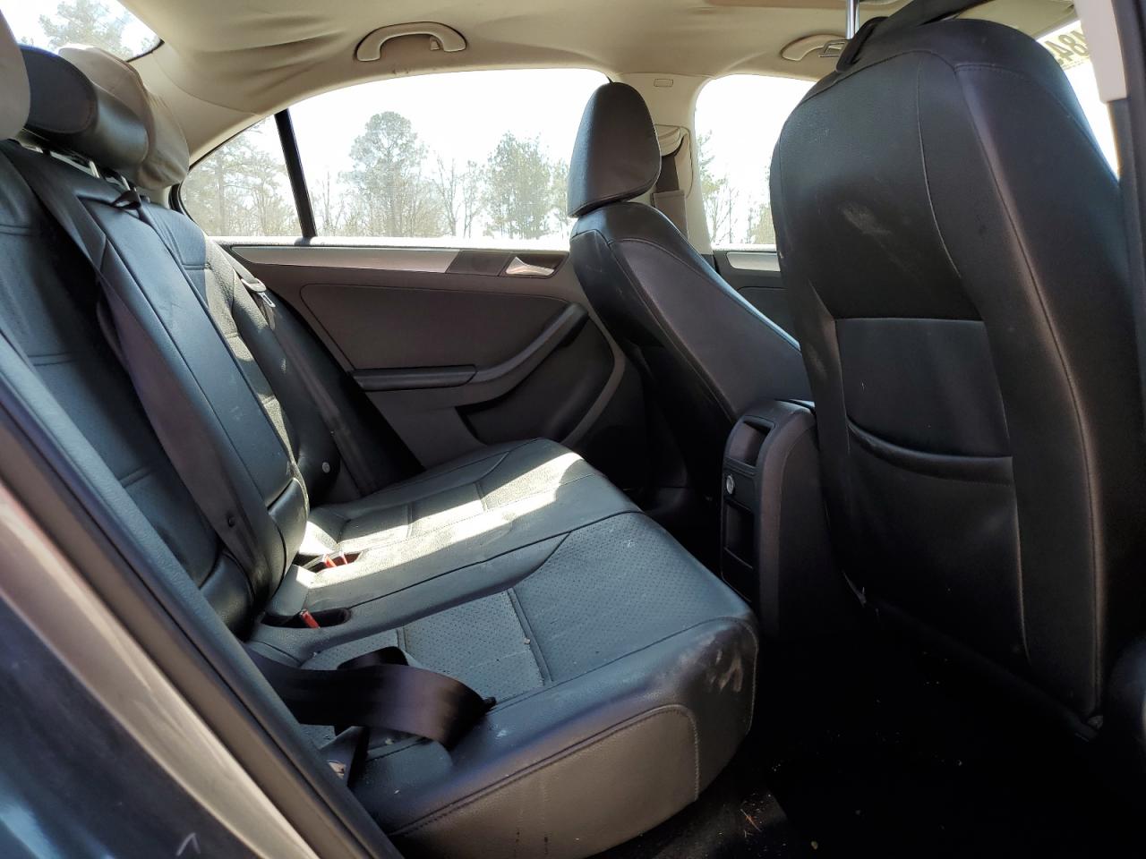 2015 Volkswagen Jetta - Image 11