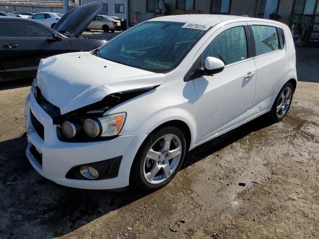 Хэтчбеки CHEVROLET SONIC 2015 Белый
