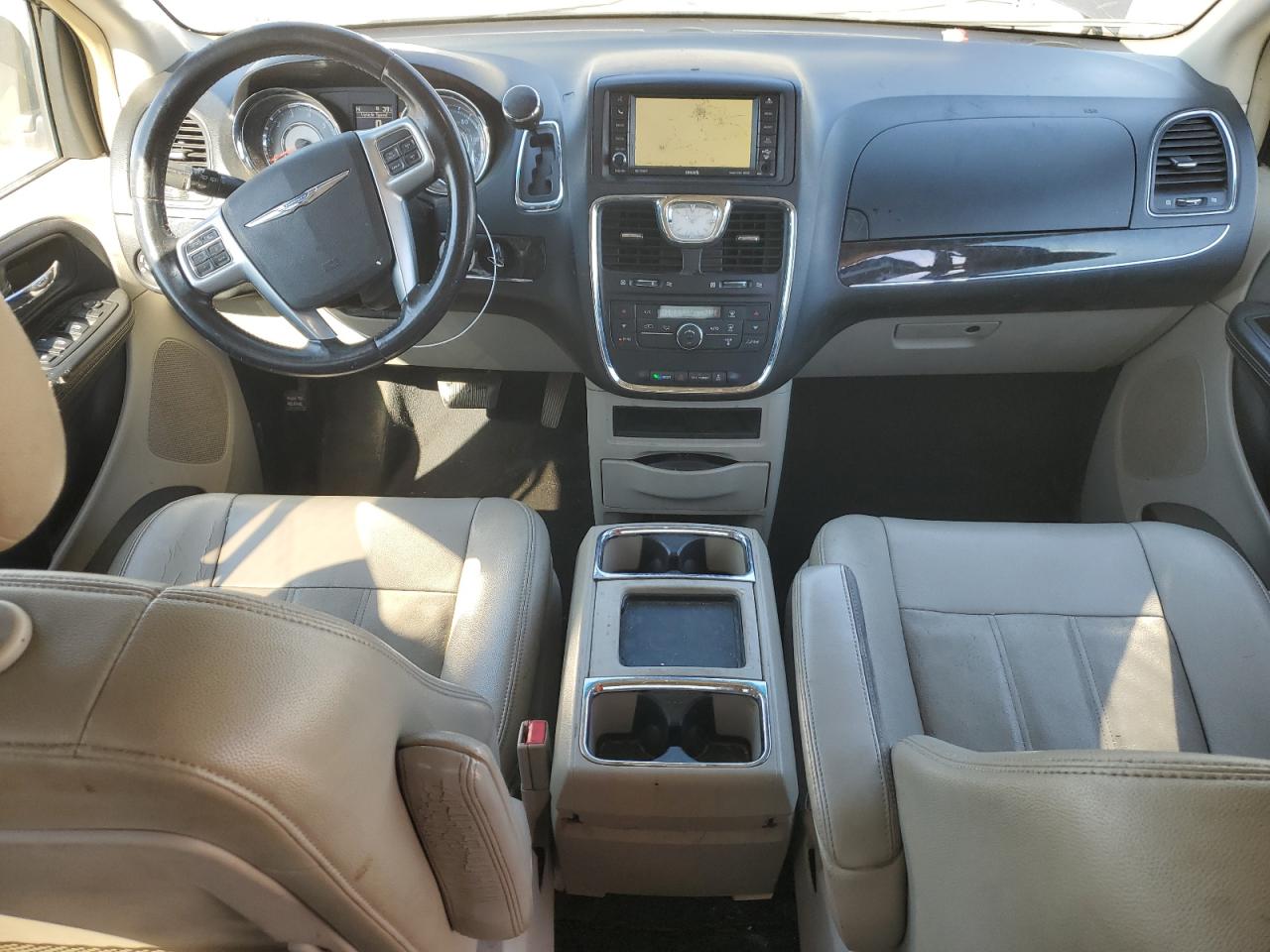 2013 Chrysler Town & Country - Image 8