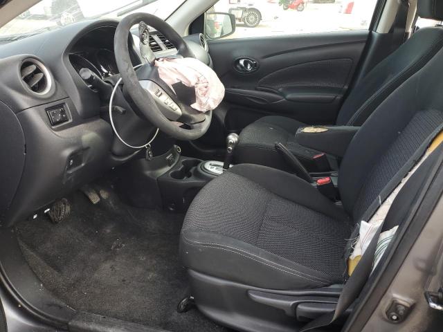 NISSAN VERSA 2018 Szary