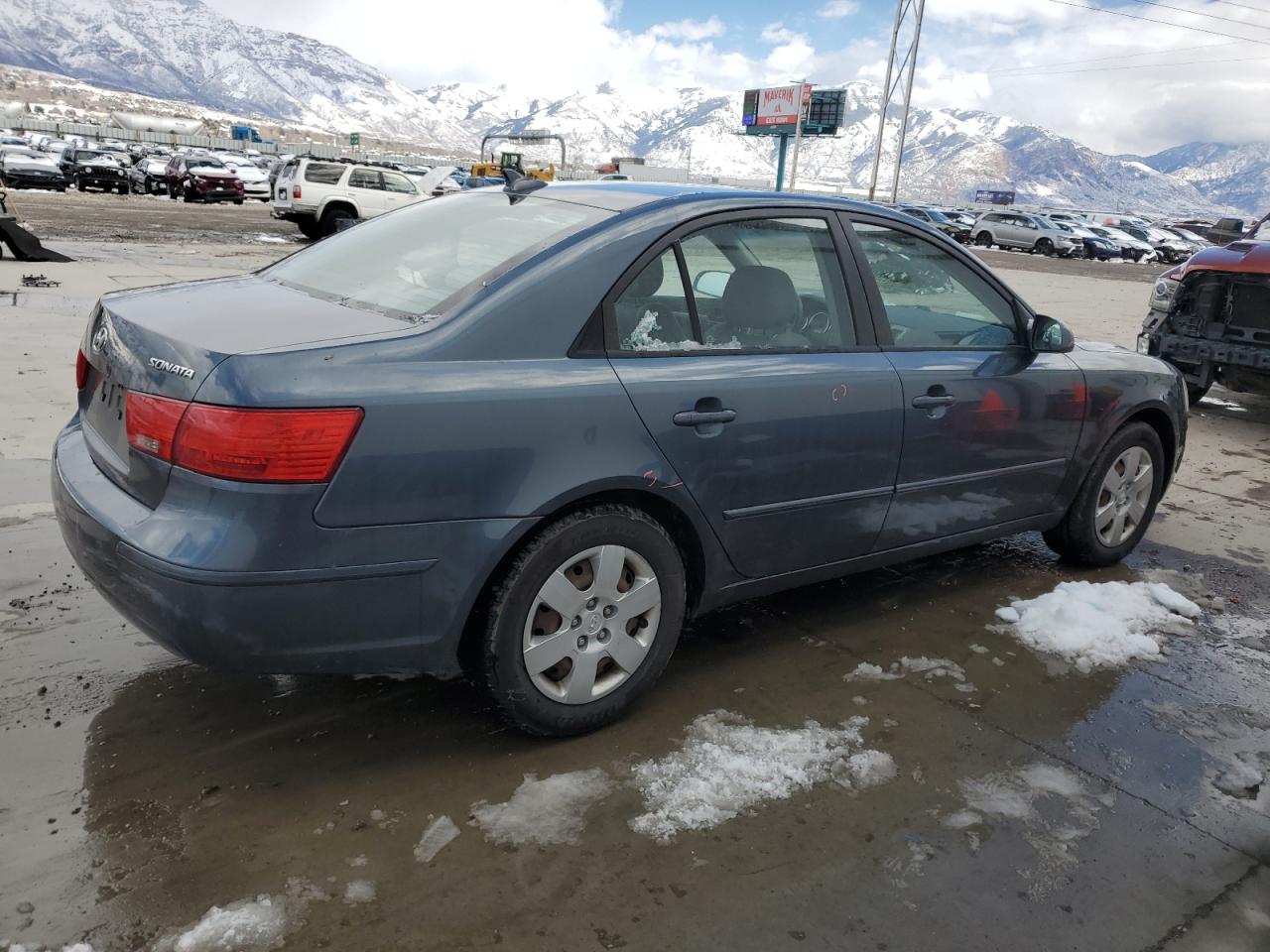2010 Hyundai Sonata - Image 3