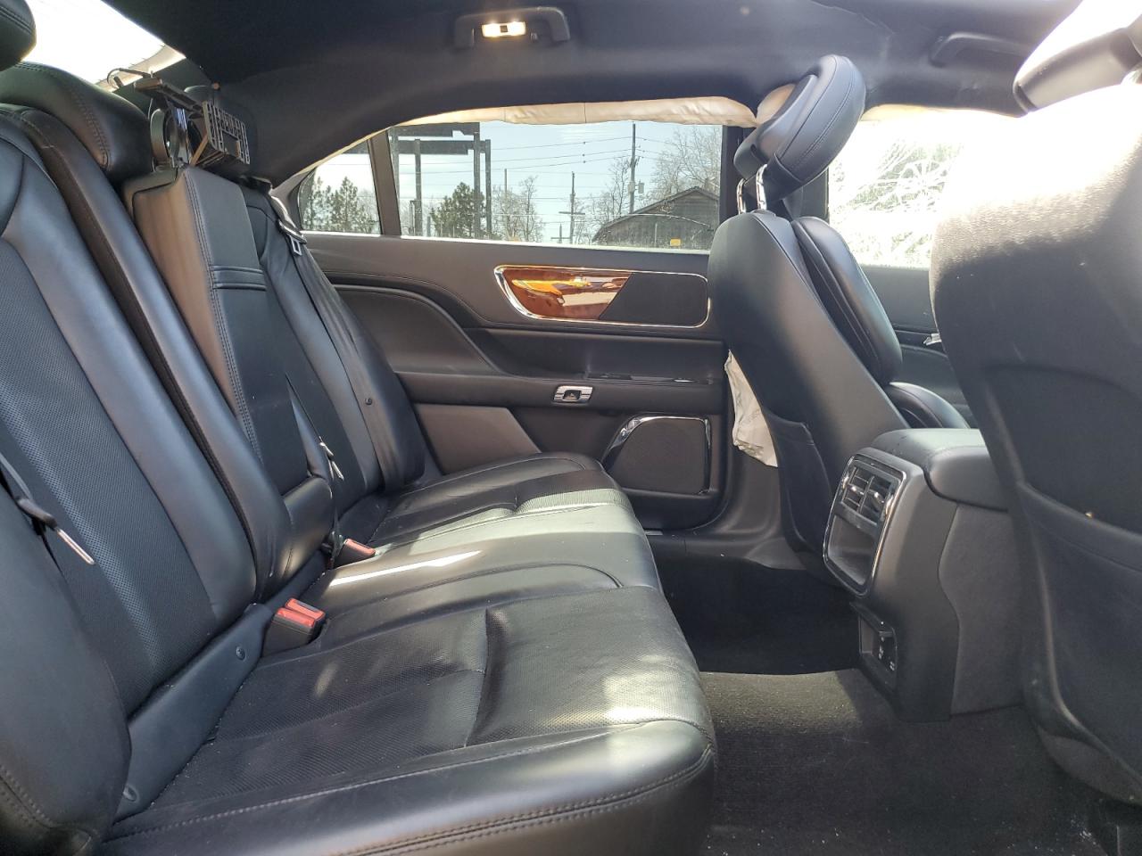 2019 Lincoln Continental - Image 10