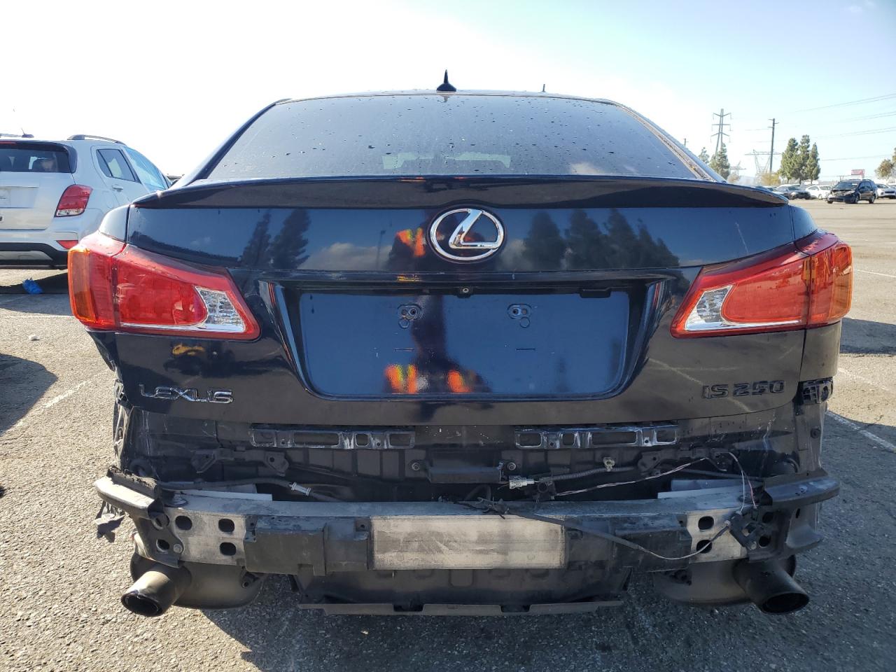 2010 Lexus IS - Image 6