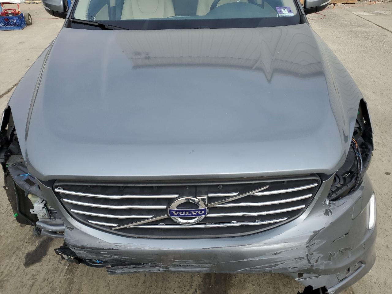 2017 Volvo XC60 - Image 12