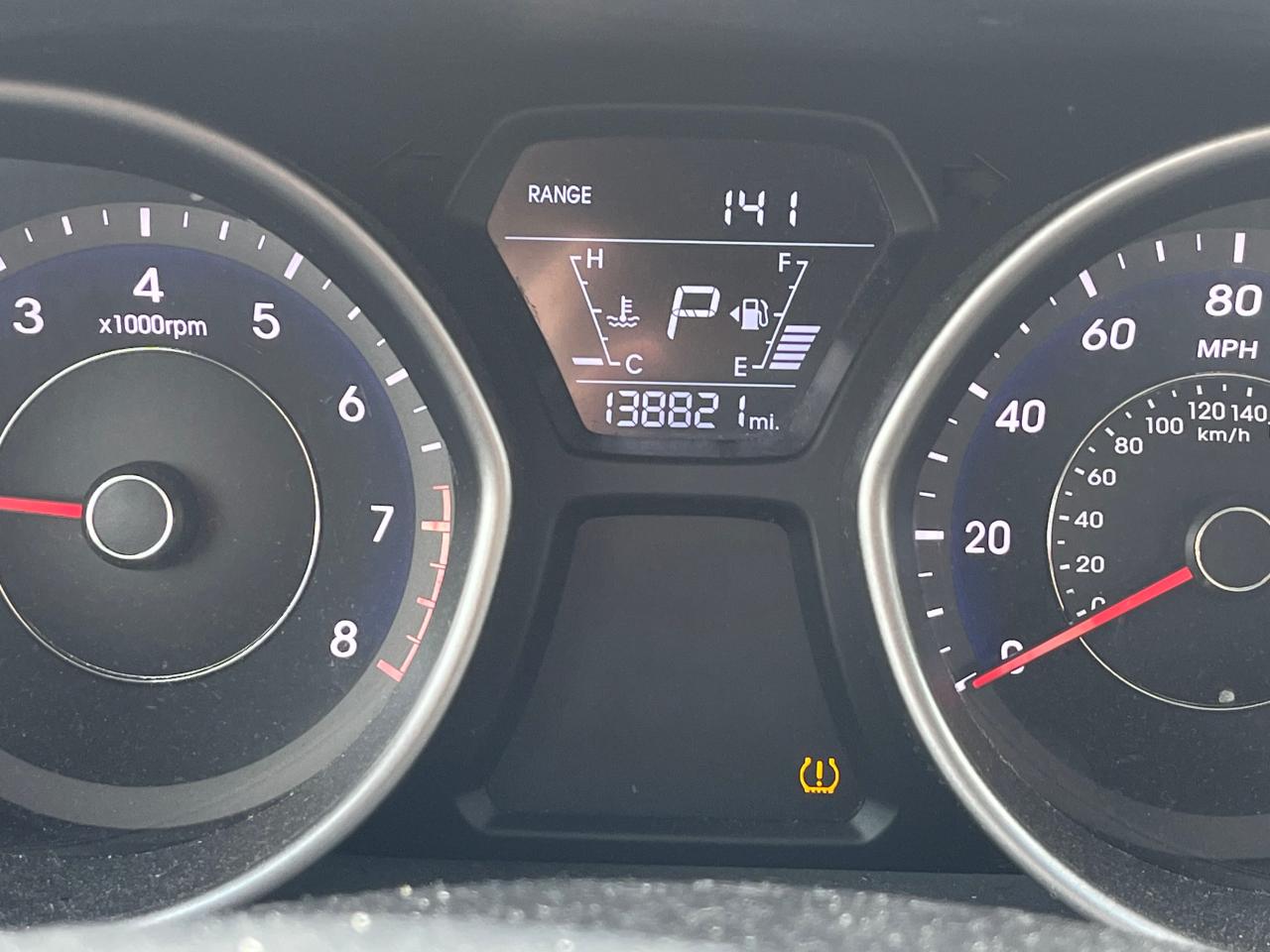 2016 Hyundai Elantra - Image 8