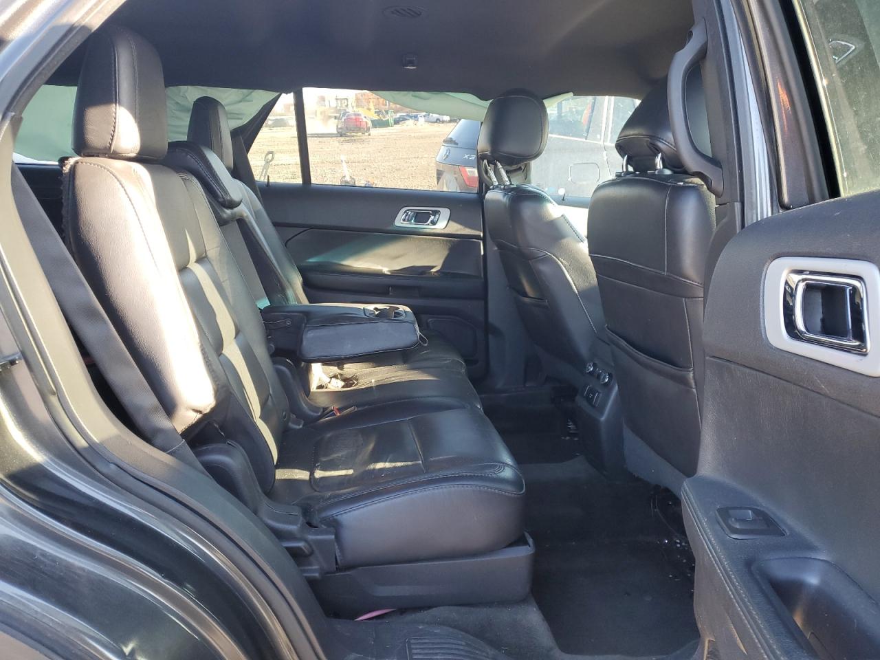 2015 Ford Explorer - Image 11