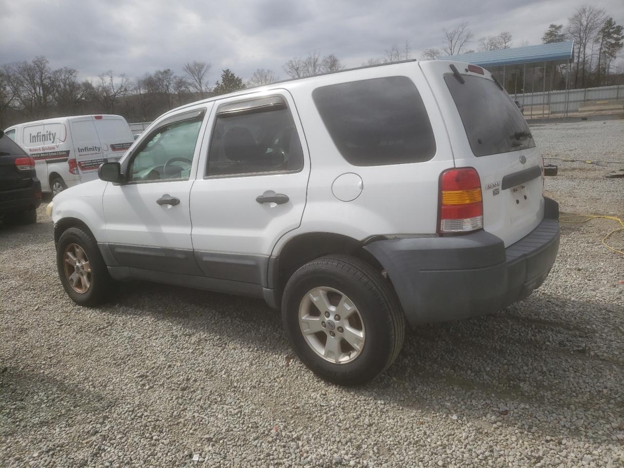 2007 Ford Escape - Image 2