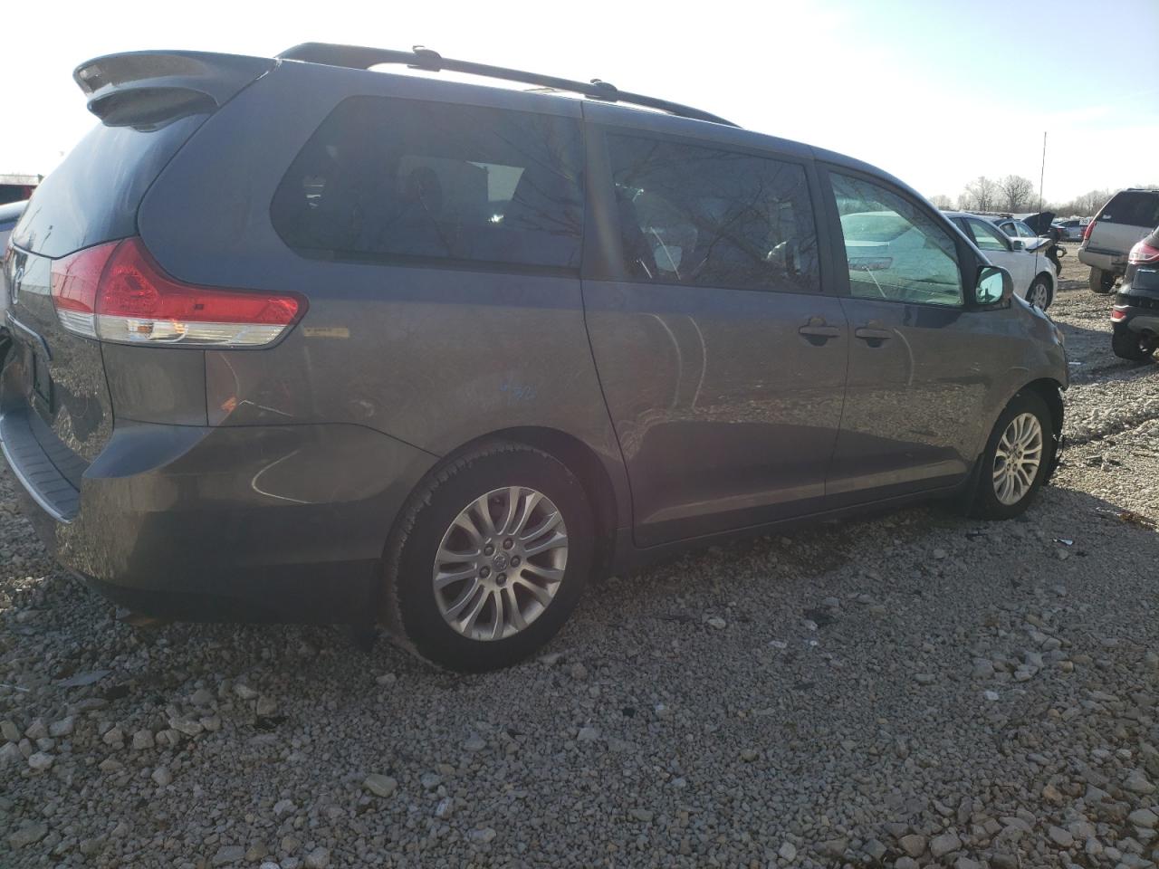 2011 Toyota Sienna - Image 3
