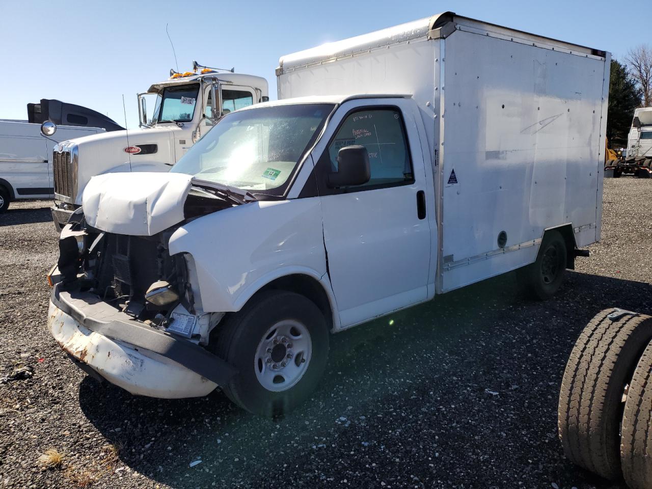 2007 GMC Savana - Image 2