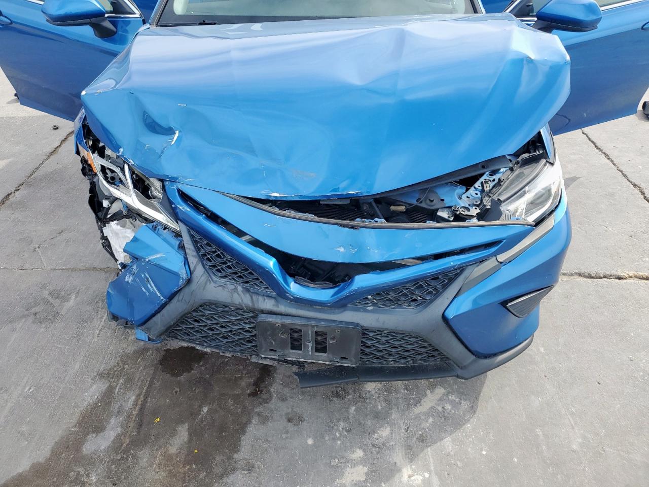 2018 Toyota Camry - Image 13