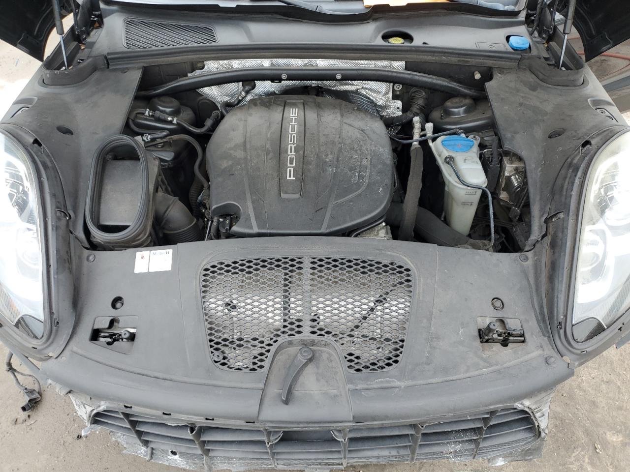 2017 Porsche Macan - Image 14