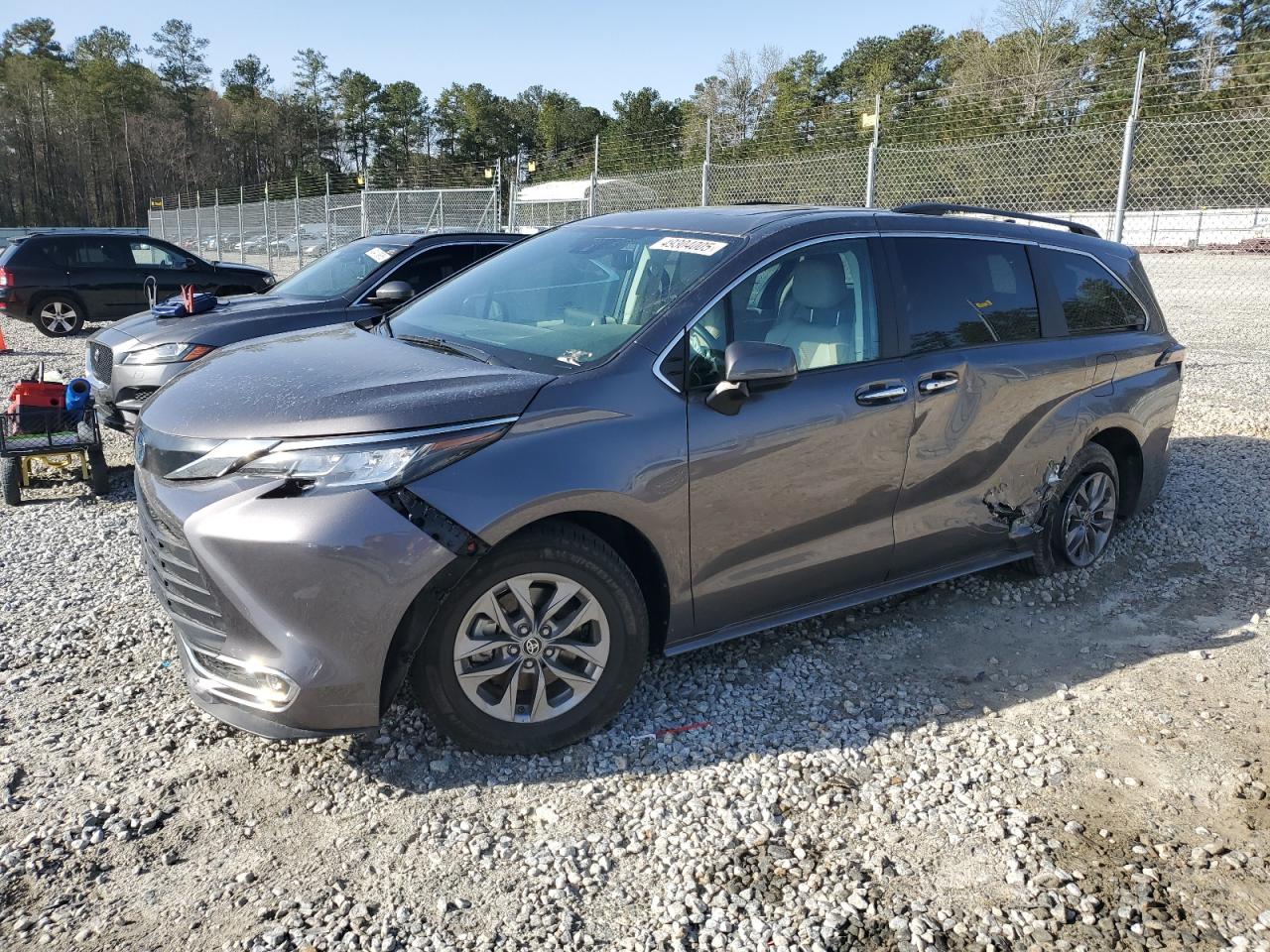 2023 Toyota Sienna Xle for Sale in Loganville, GA - Front End