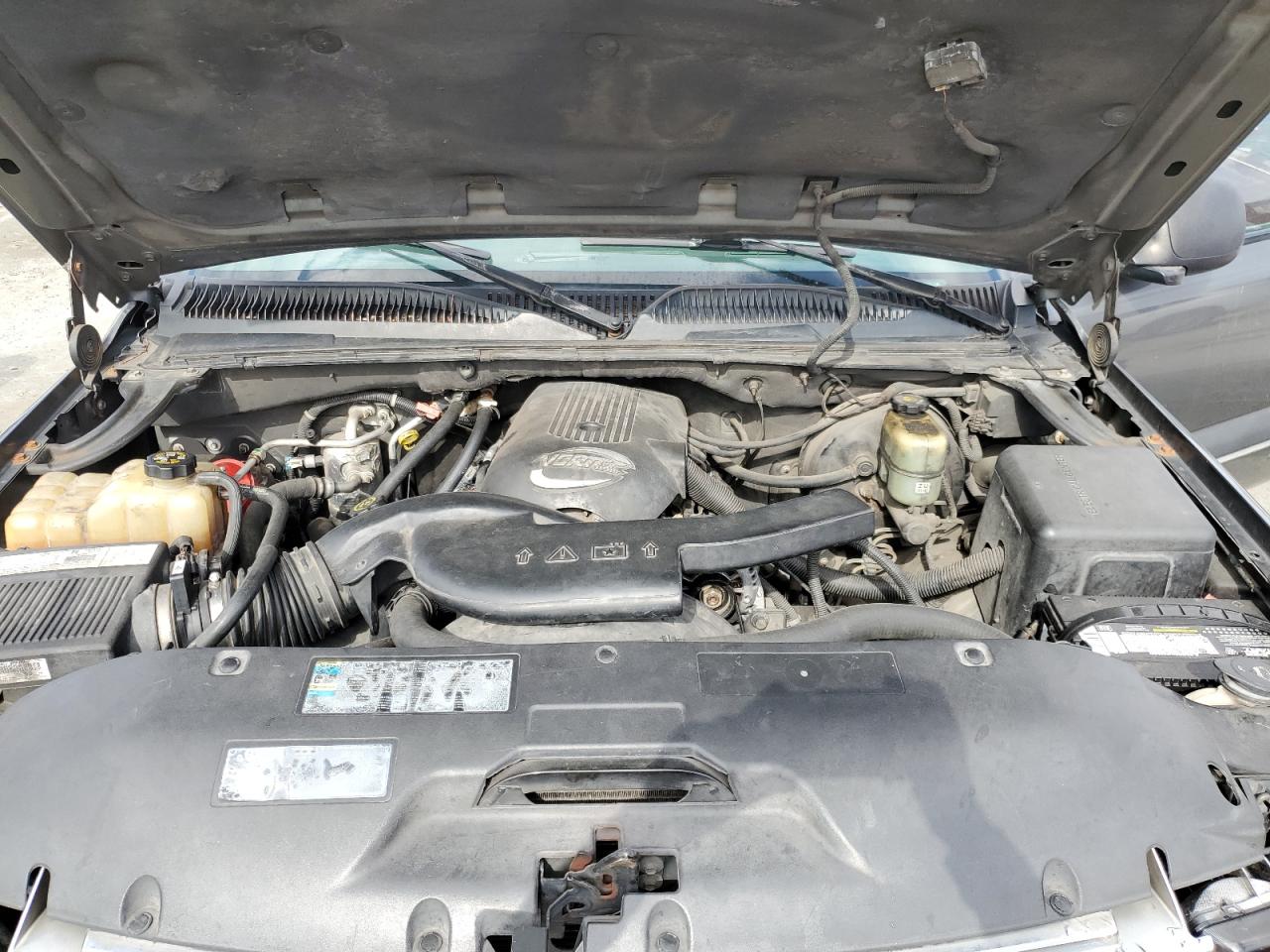 2002 Chevrolet Tahoe - Image 13