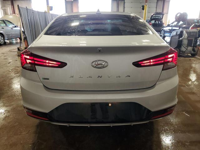  HYUNDAI ELANTRA 2019 Серебристый