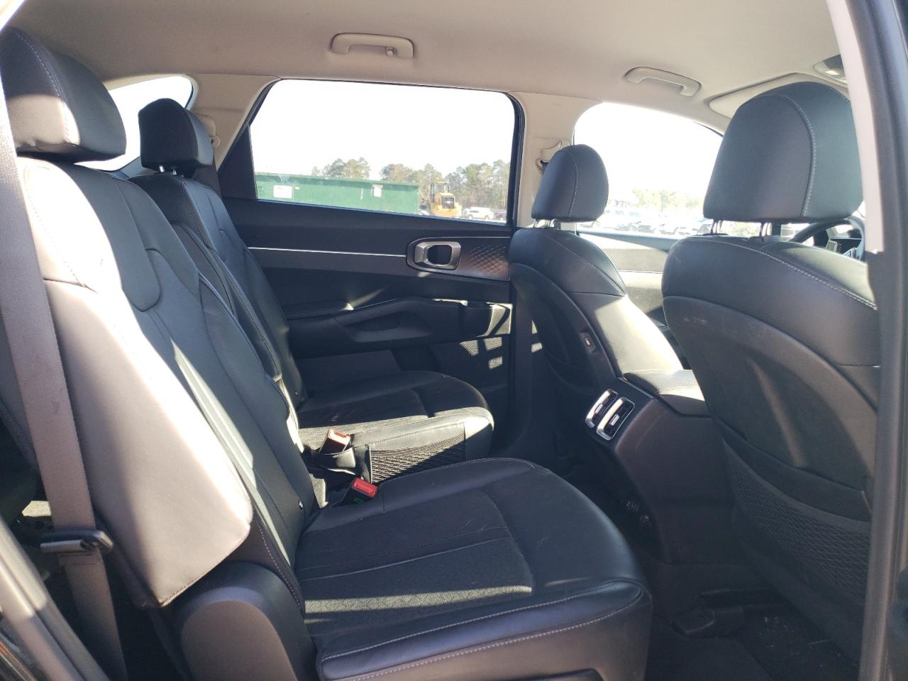 2021 Kia Sorento - Image 11